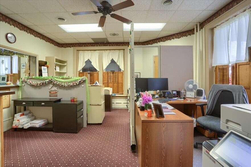 More Photos Of 3 S Market St, Shamokin Flex For Sale