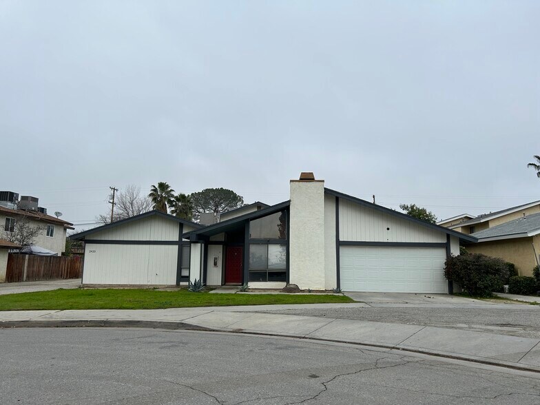 Primary Photo Of 2420 Eric Way, Bakersfield Multifamily For Sale