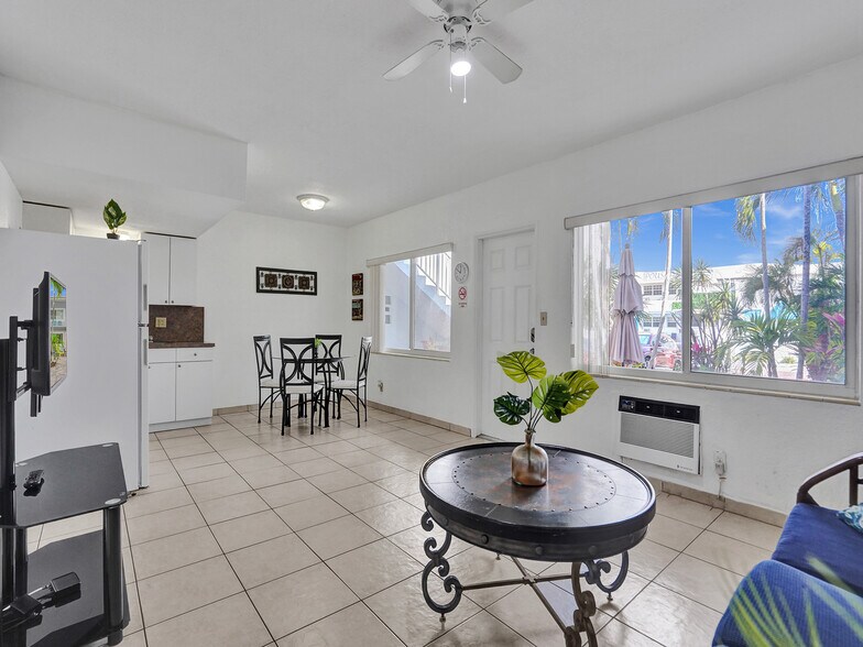 More Photos Of 326 Coolidge St, Hollywood Hotel For Sale