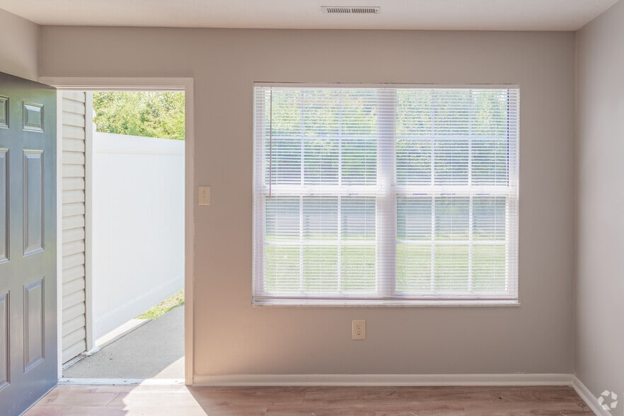 More Photos Of 100 Meadow Trail Dr, Highland Heights Apartments For Sale