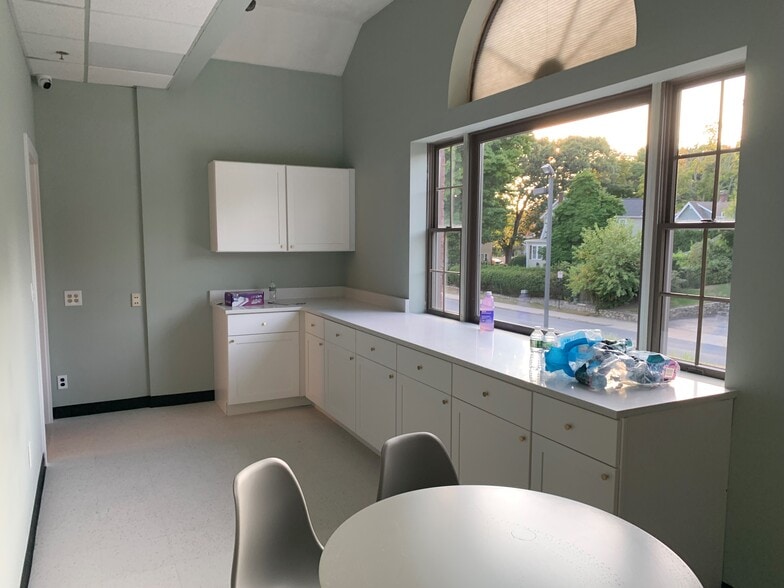 More Photos Of 277 Linden St, Wellesley Office For Lease
