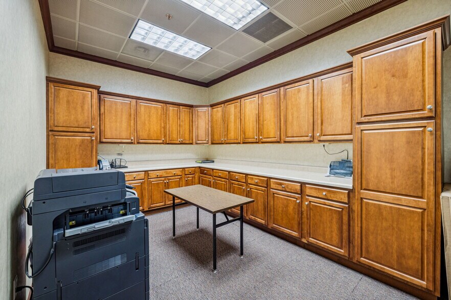 More Photos Of 219 Rep John Lewis Way N, Nashville Office For Sale