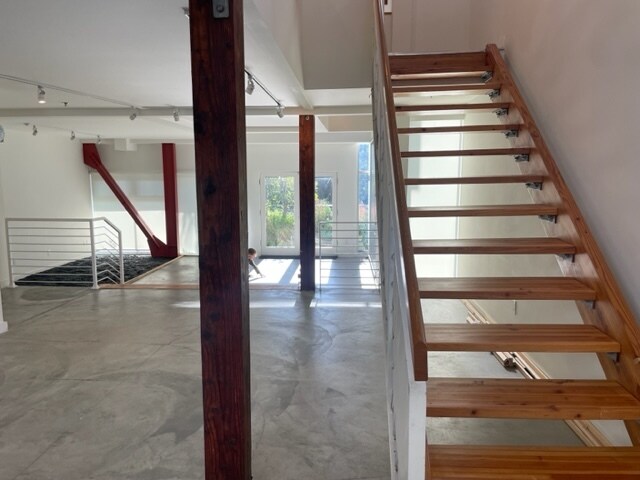 More Photos Of 615 Hampton Dr, Venice Apartments For Sale