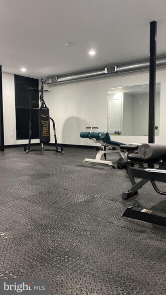 More Photos Of 614-616 W Jefferson St, Philadelphia Light Manufacturing For Lease