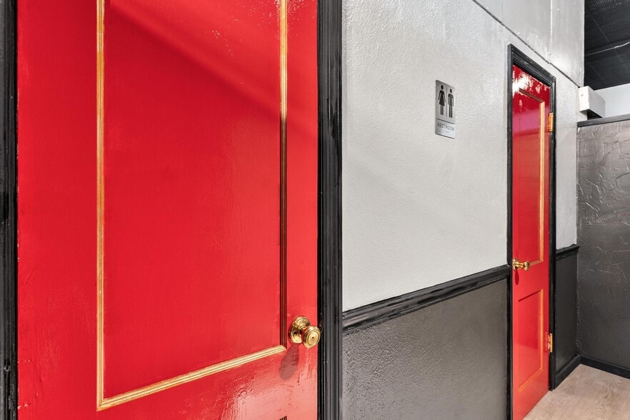 More Photos Of 227 E Main St, Tavares General Retail For Sale