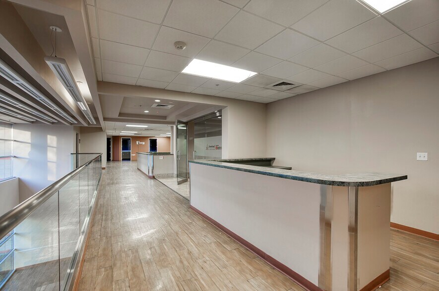 More Photos Of 16222 N 59th Ave, Glendale Unknown For Lease