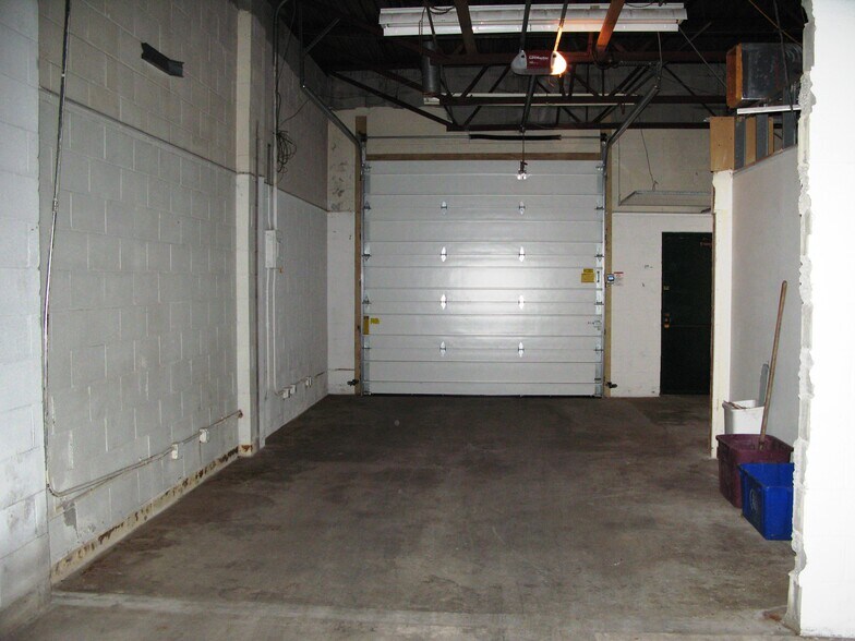 More Photos Of 231-265 Asylum St, Bridgeport Warehouse For Lease
