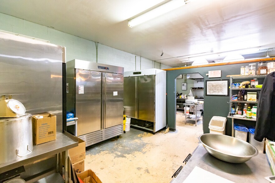 More Photos Of 105 Steuben st, Bingen General Retail For Sale