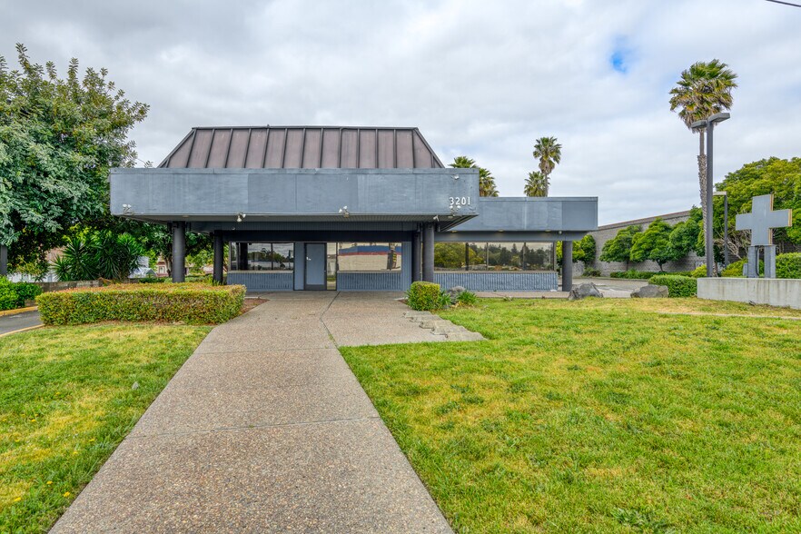Primary Photo Of 3201 Sonoma Blvd, Vallejo Fast Food For Sale
