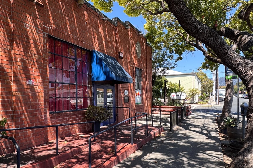 More Photos Of 1329 9th St, Berkeley Storefront Retail Office For Lease