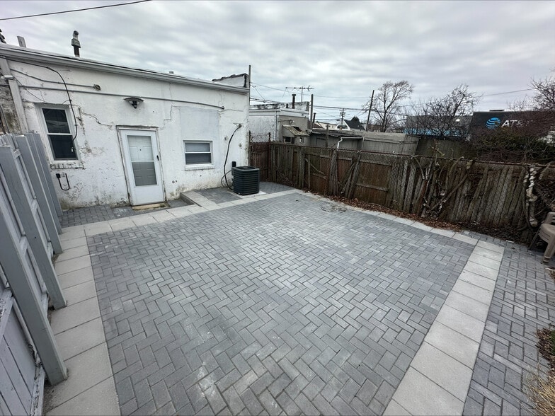 More Photos Of 174 Merrick Rd, Lynbrook General Retail For Sale