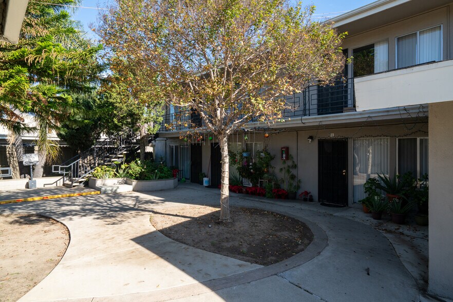 More Photos Of 2109 E Westport Dr, Anaheim Apartments For Sale