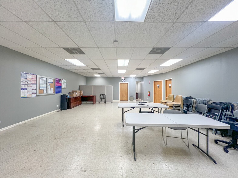 More Photos Of 5250 N Broadway St, Chicago Storefront For Lease