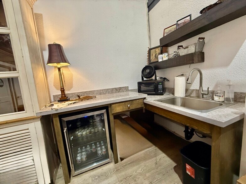 More Photos Of 225 Lander Ave, Turlock Storefront Retail Office For Sale