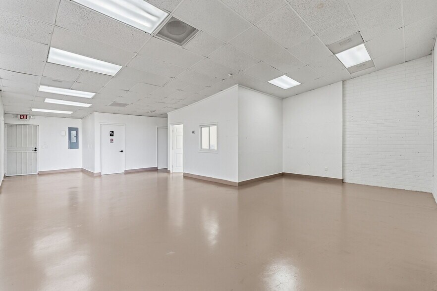 More Photos Of 6470 E 22nd St, Tucson Freestanding For Lease