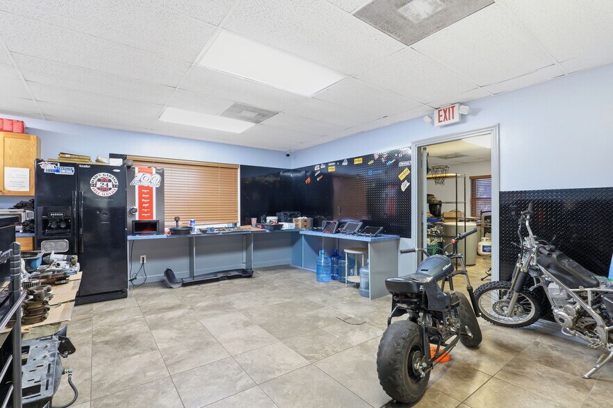 More Photos Of 645 Old Dixie Hwy, Sebastian Warehouse For Sale