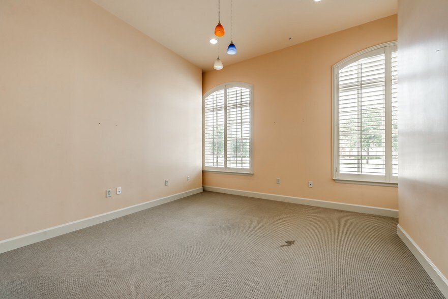 More Photos Of 7700 San Jacinto Pl, Plano Medical For Lease