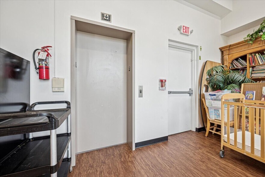 More Photos Of 258 King George Rd, Warren Office For Sale