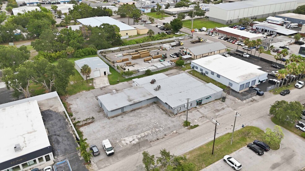 More Photos Of 2053 13th St, Sarasota Unknown For Lease