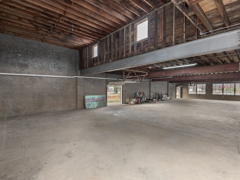 More Photos Of 24 Glendale Ave, Asheville Warehouse For Lease