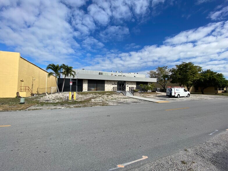 More Photos Of 5295 NW 163rd St, Miami Lakes Warehouse For Lease