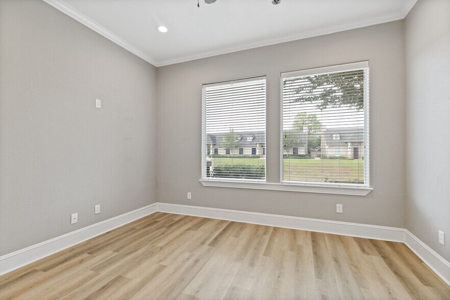 More Photos Of 11607 Spring Cypress Rd, Tomball Office For Sale