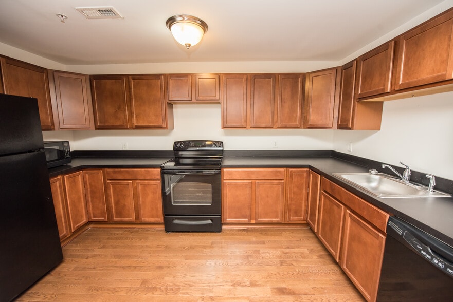 More Photos Of 803-807 Washington Blvd, Baltimore Storefront Retail Residential For Lease