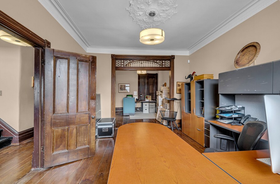 More Photos Of 113 Murray St, Ottawa Office For Sale