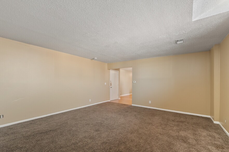 More Photos Of 2319 Vinton St, Omaha Office Residential For Sale