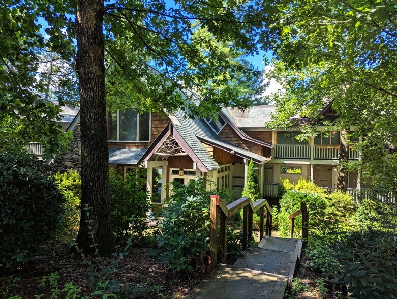 More Photos Of 447 Lily Pad Ln, Flat Rock Lodge Meeting Hall For Lease
