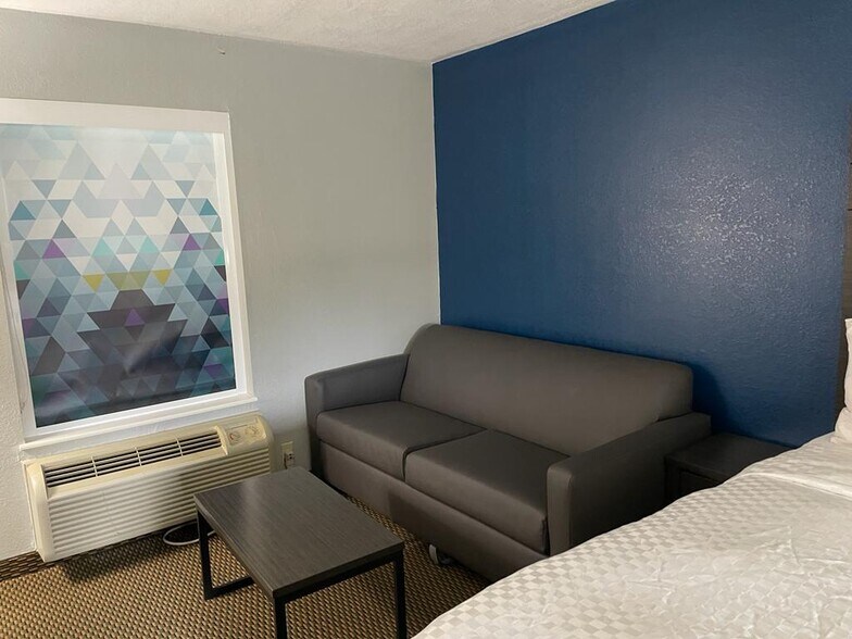 More Photos Of 1408 E Church St, Warren Hotel For Sale