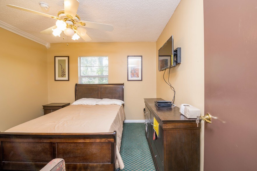 More Photos Of 15458 Snow Memorial Hwy, Brooksville Assisted Living For Sale