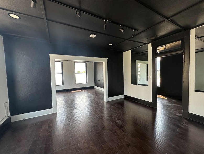 More Photos Of 1511 E 6th St, Austin Storefront Retail Office For Lease
