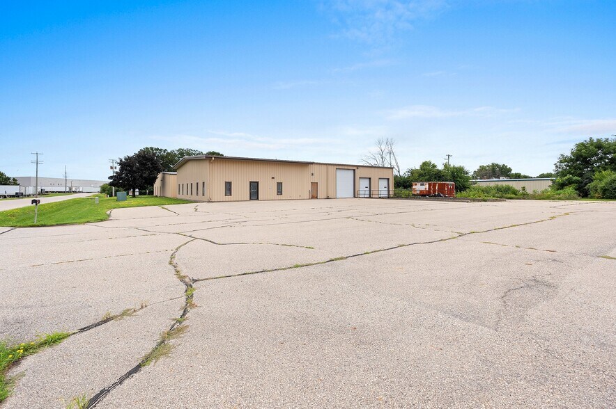 More Photos Of 1373 Kimberly Dr, Neenah Flex For Sale