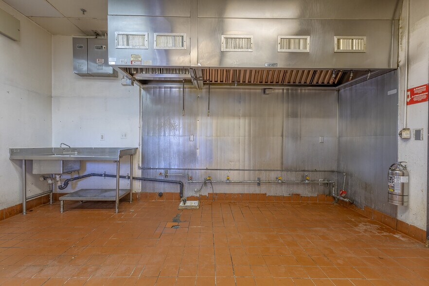 More Photos Of 775-801 S Gravenstein Hwy, Sebastopol Unknown For Lease