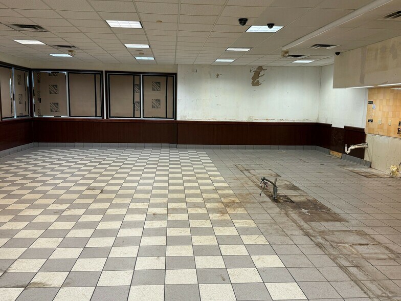 More Photos Of 546 Deering Ave, Portland Freestanding For Lease