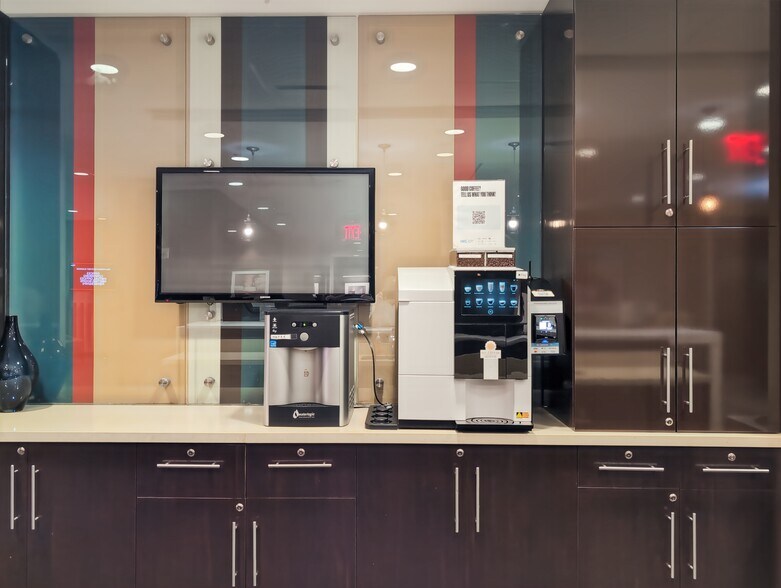 More Photos Of 1177 Avenue Of The Americas, New York Coworking Space