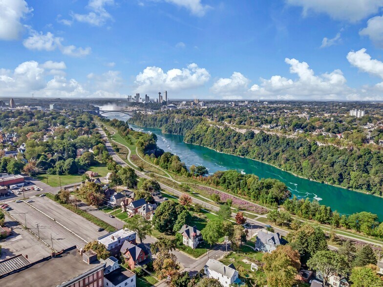 More Photos Of 1711 Main St, Niagara Falls Sports And Entertainment For Sale