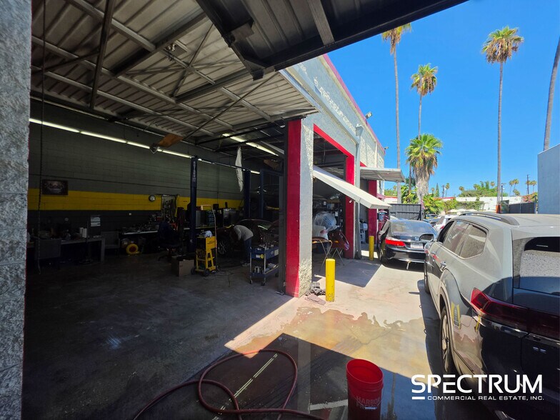 More Photos Of 14748 Calvert St, Van Nuys Service For Lease