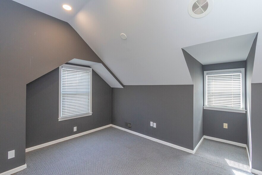 More Photos Of 2006 N Main St, Anderson Office For Sale