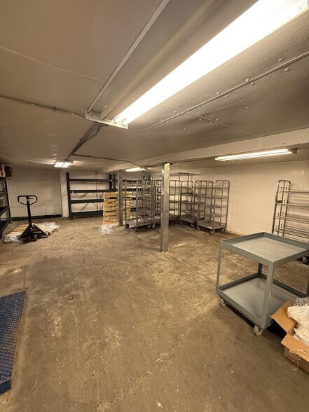 More Photos Of 3408 Industrial Rd E, Homedale Manufacturing For Sale
