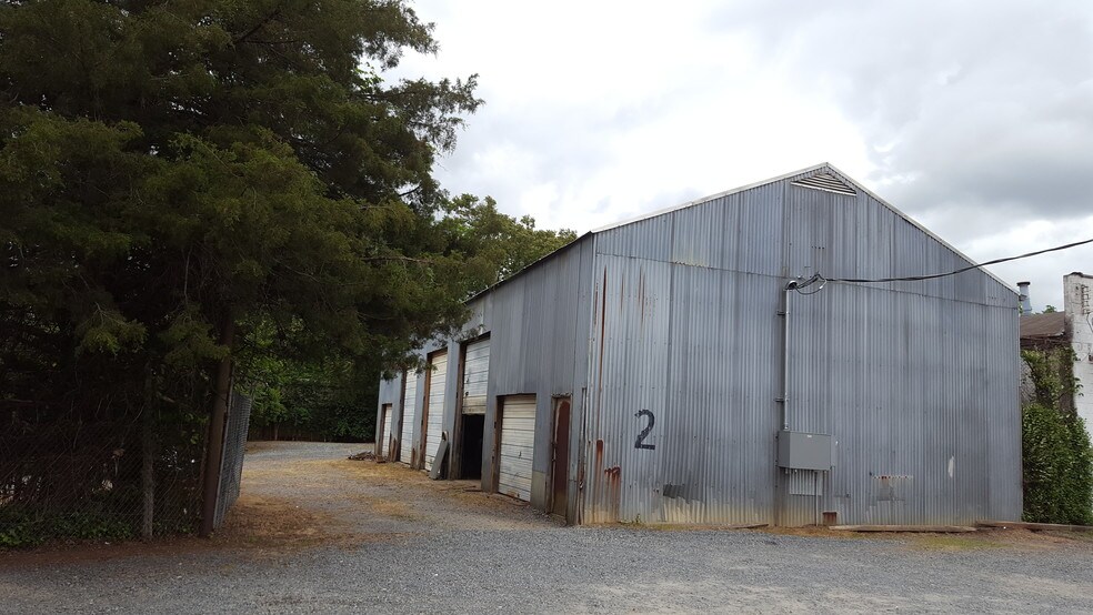 More Photos Of 3521 Monroe Rd, Charlotte Showroom For Lease