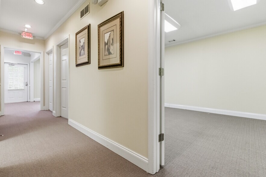 More Photos Of 100-126 Prospect Pl, Alpharetta Office For Sale