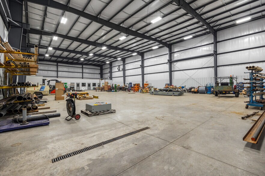 More Photos Of 19 Fort Monroe Industrial Pkwy, Monroeville Warehouse For Sale