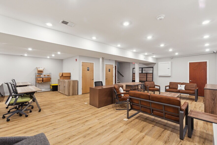 More Photos Of 6713 Ogontz Ave, Philadelphia Office For Sale