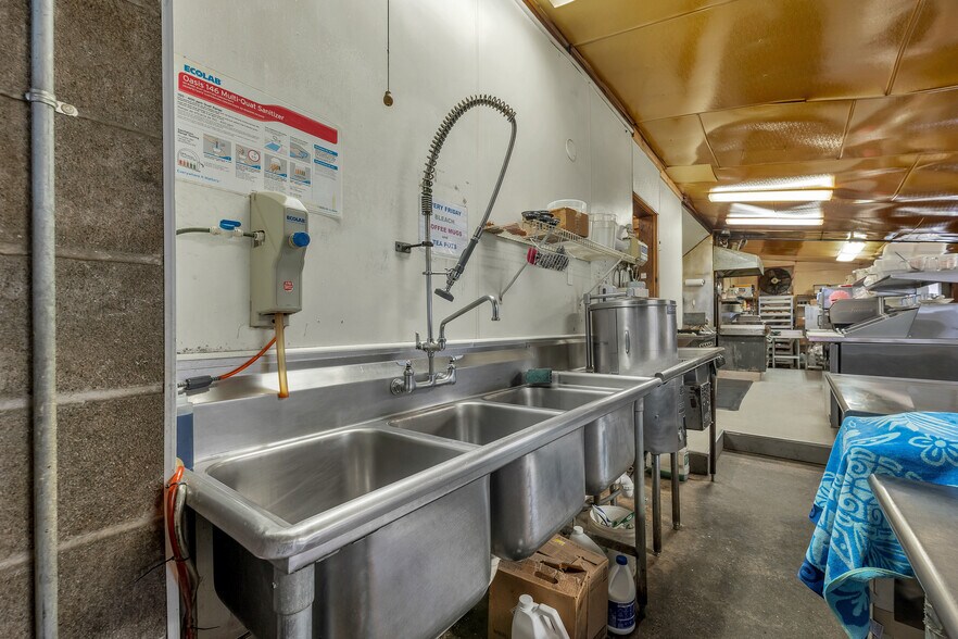 More Photos Of 1955 Presidential Hwy, Jefferson Restaurant For Sale