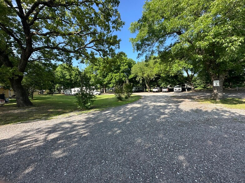 More Photos Of 2116 Highway 77 S, Davis Trailer Camper Park For Sale