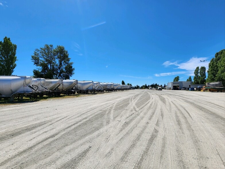 More Photos Of 24300 Pacific Hwy S, Kent Truck Terminal For Lease