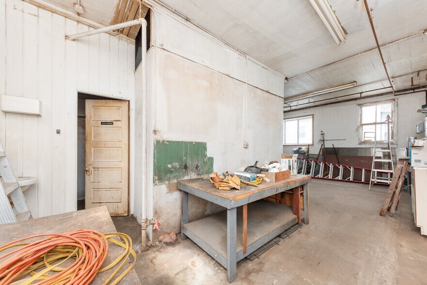 More Photos Of 203 Benson St, Reading Flex For Sale