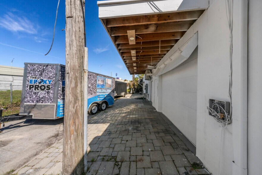 More Photos Of 3569 NW 10th Ave, Oakland Park Warehouse For Lease